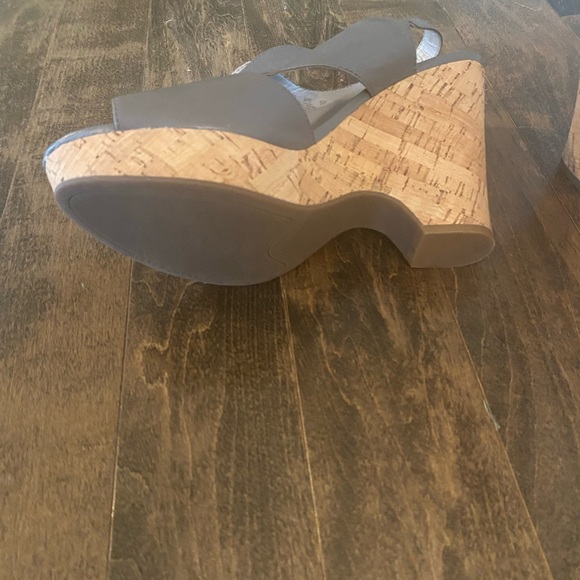 NEW Franco Sarto Grey Leather Cork Wedge Platform Sandals Size 10 M - Picture 2 of 6